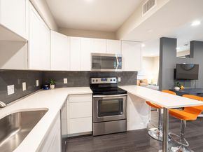 935 La Posada DR 131, Austin TX 78752