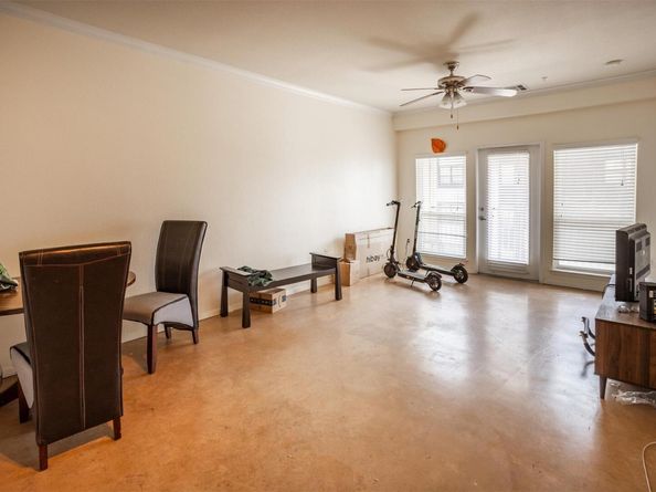 910 W 25th ST 403, Austin TX 78705