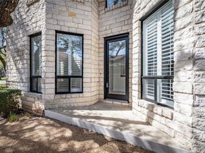 11 Treehaven LN, The Hills TX 78738