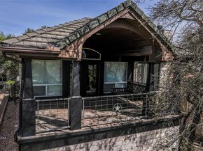 11 Treehaven LN, The Hills TX 78738