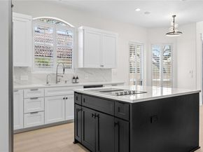 11 Treehaven LN, The Hills TX 78738