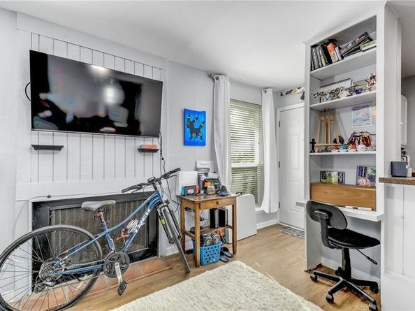 1000 W 26th ST 109, Austin TX 78705