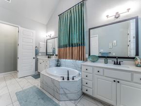 112 Hollytree Ct, Georgetown TX 78628