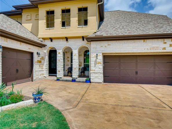 215 Woodlands CT, Lakeway TX 78738