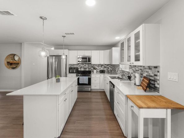 2207 North Plains Ave, Austin TX 78757