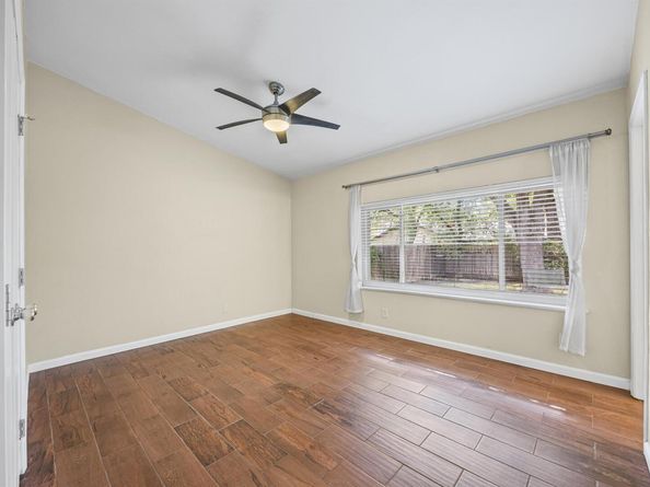 9215 Hunters TRCE E, Austin TX 78758