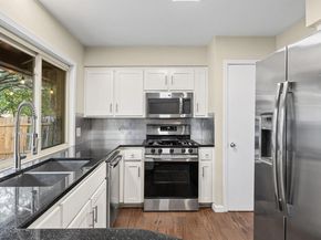 9215 Hunters TRCE E, Austin TX 78758