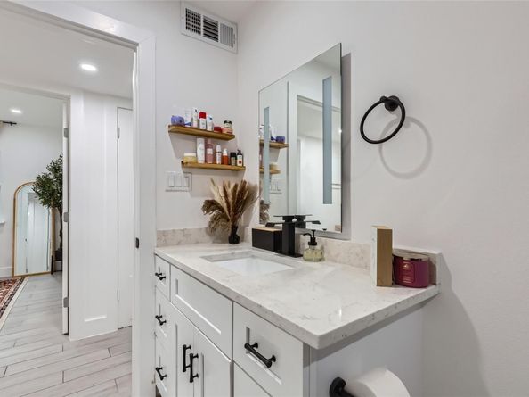 1200 E 52nd ST 108, Austin TX 78723
