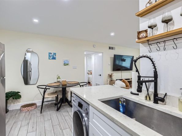 1200 E 52nd ST 108, Austin TX 78723