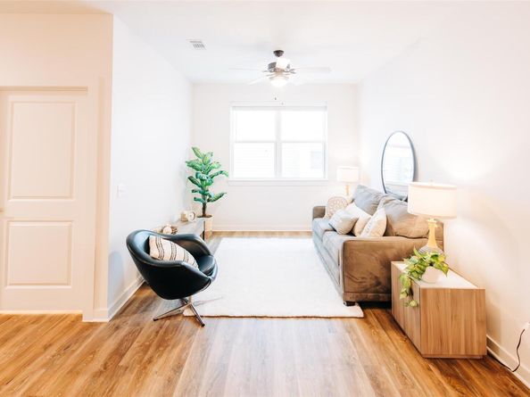 7051 Meadow Lake BLVD 9302, Austin TX 78744