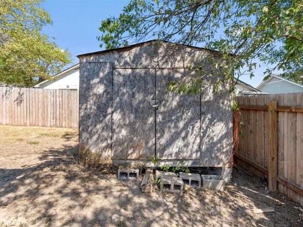 1808 Heatherglen LN, Austin TX 78758