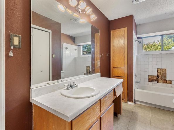 1808 Heatherglen LN, Austin TX 78758