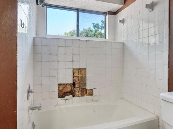 1808 Heatherglen LN, Austin TX 78758