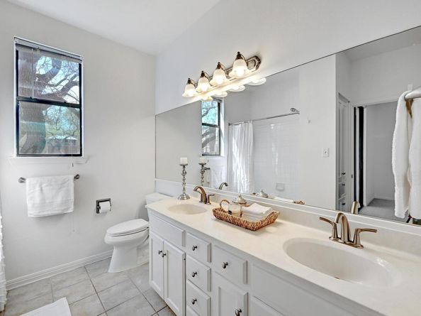 611 E 45th ST 15, Austin TX 78751
