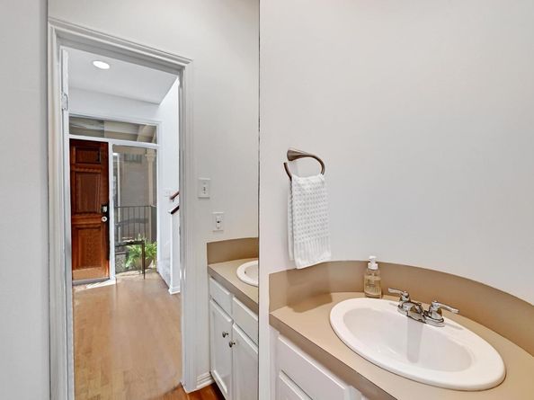 611 E 45th ST 15, Austin TX 78751