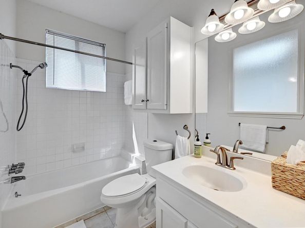 611 E 45th ST 15, Austin TX 78751