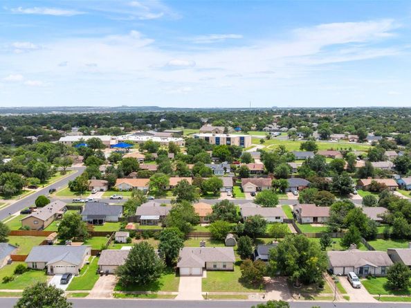 3915 Hillside DR, Round Rock TX 78681