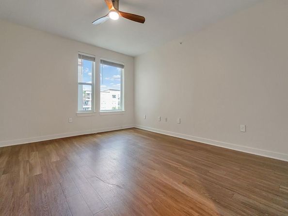 1900 Barton Springs RD 4013, Austin TX 78704