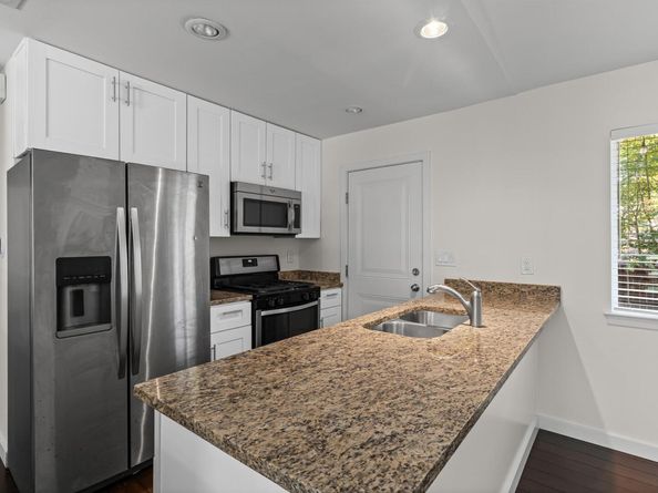 6305 Vioitha DR B, Austin TX 78723