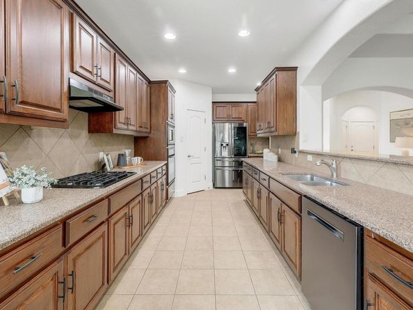 102 Rivulet LN, Lakeway TX 78738
