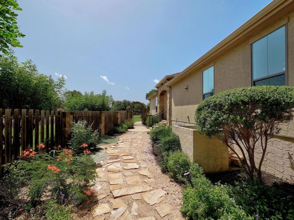 102 Rivulet LN, Lakeway TX 78738