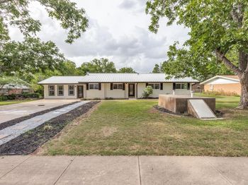 606 Lilac DR
