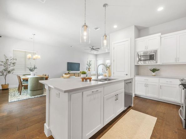 11112 Zimmerman LN 24, Austin TX 78726