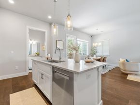 11112 Zimmerman LN 24, Austin TX 78726