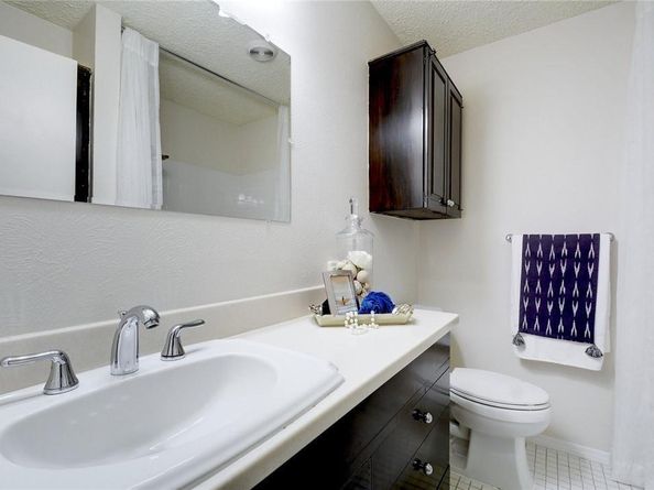 901 E Oltorf ST 201, Austin TX 78704