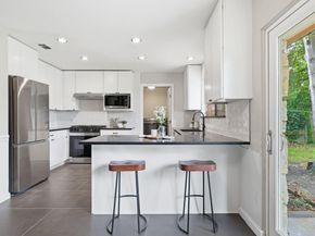 9907 Oak Hollow DR, Austin TX 78758
