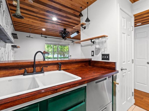 2450 Ashdale DR D106, Austin TX 78757