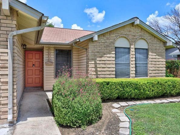 1006 Edgerly LN, Pflugerville TX 78660
