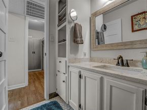 1000 W 26th ST 215, Austin TX 78705