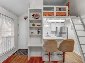 1000 W 26th ST 215, Austin TX 78705