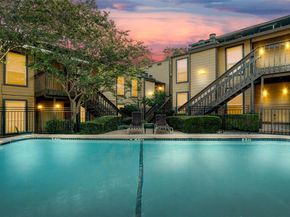 1000 W 26th ST 215, Austin TX 78705