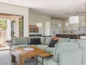 705 W 10th ST, Georgetown TX 78626