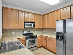 16100 S Great Oaks DR 2202, Round Rock TX 78681