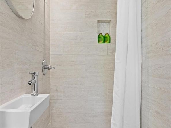3005 Leaning Oak CIR, Austin TX 78704