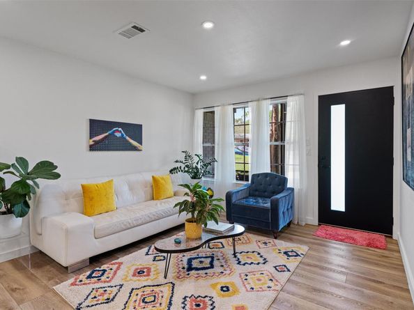 3005 Leaning Oak CIR, Austin TX 78704