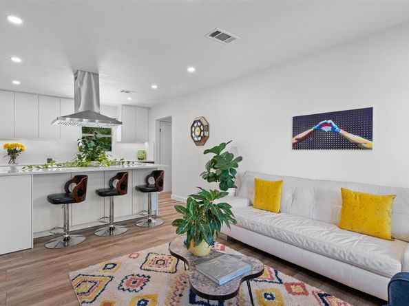 3005 Leaning Oak CIR, Austin TX 78704