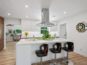 3005 Leaning Oak CIR
