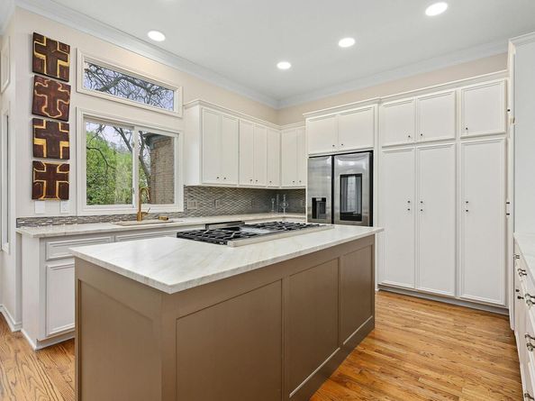 2712 Hillview Green LN, Austin TX 78703