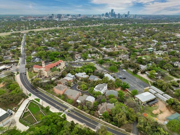 2712 Hillview Green LN, Austin TX 78703