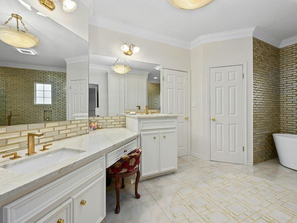 2712 Hillview Green LN, Austin TX 78703