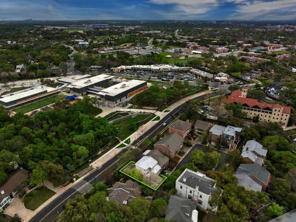 2712 Hillview Green LN, Austin TX 78703