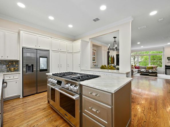 2712 Hillview Green LN, Austin TX 78703