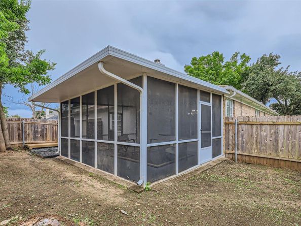 1016 Thackeray LN, Pflugerville TX 78660