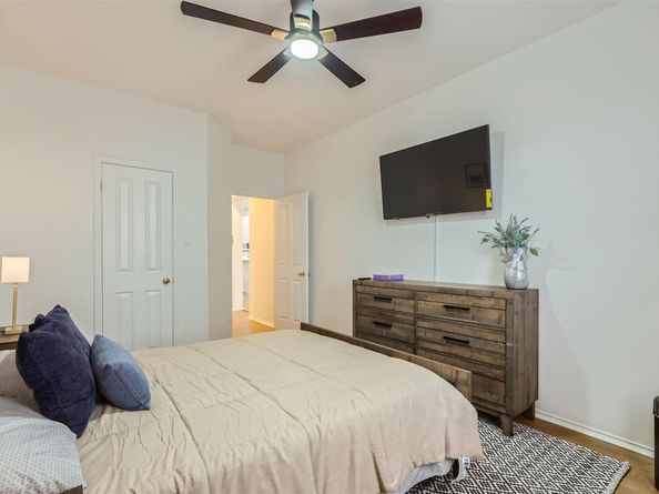 1016 Thackeray LN, Pflugerville TX 78660
