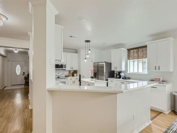 1016 Thackeray LN, Pflugerville TX 78660