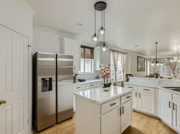 1016 Thackeray LN, Pflugerville TX 78660